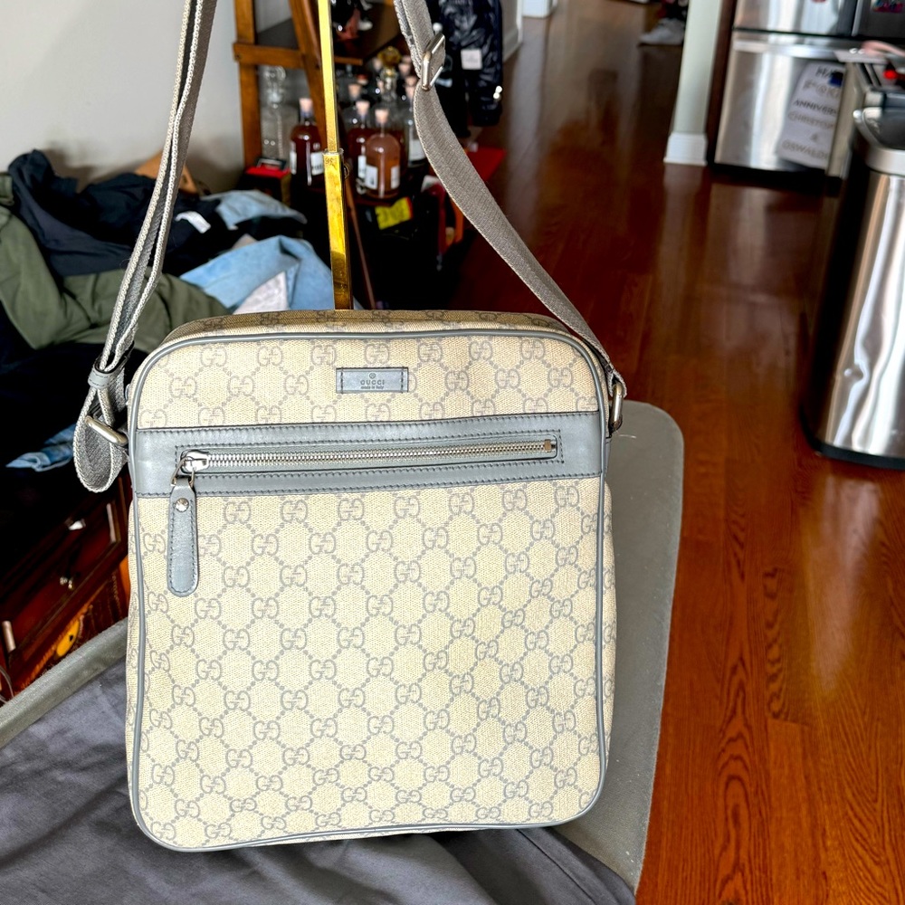 Gucci Supreme messenger